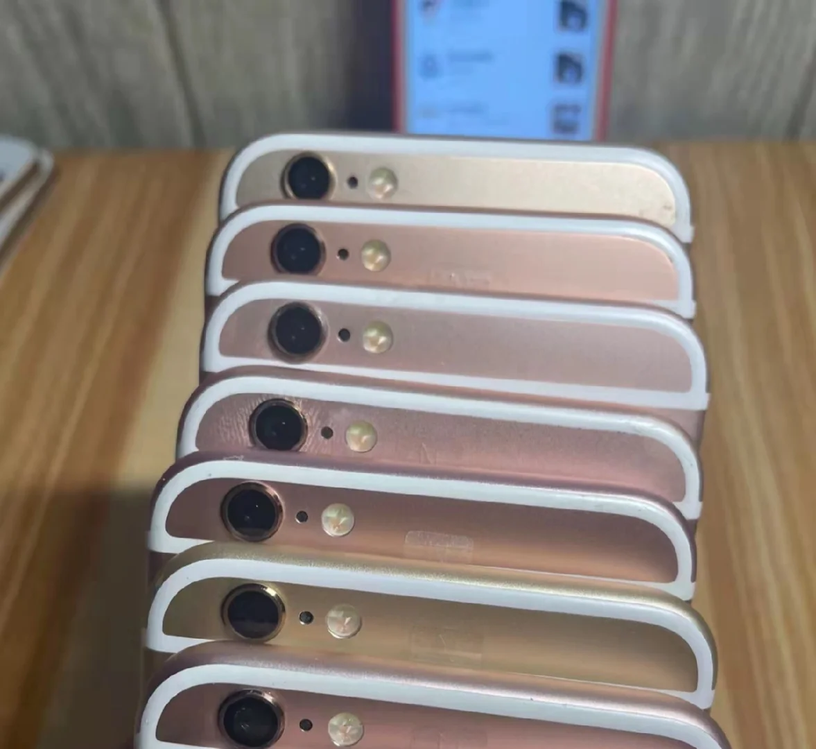 苹果6韩版背后苹果标志iphone6的那个后盖上的塑胶是什么